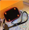 Cinturón de invierno Riñonera Paquete de pecho Teddy Bolsos de felpa Monedero Fannypack Mujeres Crossbody Bolsos de hombro Carta clásica Flor vieja Bolso borroso