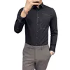 Camicie da uomo stile britannico Tinta unita Camicia casual a maniche lunghe Slin Fit Camicie eleganti da lavoro formale Streetwear Camicetta sociale 210527