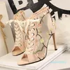 Sapatos Sophia Sophia Webster Evangeline Angel-Wing Sandal Nova Borboleta Sandálias de couro cravejado com salto fino EU QLJ