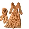 SINGRAIN Design Frauen Chiffon Kleid Herbst Retro Puff Sleeve V-ausschnitt Elegante Solide Kleid + Seidenschal Koreanische A-linie Urlaub kleid 210309