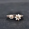 Bröllopsringar Classic Rose Gold Color Double Daisy Engagement Ring Smycken Rostfritt stål för kvinnor Anneau R18022 EDWI22