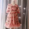 Gazlı Bez Pullu Çocuk Dantel Elbise Kız Pembe Çilek Prenses Elbise Piyano Performans Elbise Bebek Elbiseleri Çocuklar için Q0714