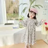 韓国風の春の女の子のドレス花のパフの袖弾性バスト喫煙子供かわいい服E7040 210610