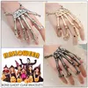 Pulsera de Halloween para mujer, pulseras con garra de fantasma, esqueleto, Calavera, mano Punk, accesorios de fiesta