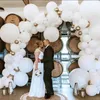 104ピース白い巨大マカロンバルーンガーランドアーチキットの結婚式のバロンの花嫁の結婚式の誕生日パーティーの背景Pagnoptの装飾210719