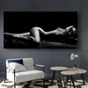 Nowoczesne zdjęcia sztuki na ścianach seksowna naga dziewczyna śpiąca malarstwo płótna na plakaty do salonu i wydruki cuadros dekoracje domowe247r