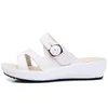 Yaerni Summer Women Flat Shoes Black White Beach Slippers Round Toe Comforting Sandals Flip Flops女性靴859 Y200423 GAI GAI GAI