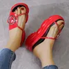 Terlik 34-41 büyük boy ayakkabı kadınlar için kama moda kadın düz platformu kalın alt yaz çevirme