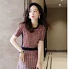 Elegante senhoras Verão Verão Francês Contraste Retro Temperamento Cor Slim Fit Thmed Dress Celebridade Celebridade Manga Curta Pássaro Lattice Dress Y1006