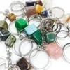 Oregelbundna naturliga kristallsten hängande nyckelringar nyckelringar för kvinnor män älskare smycken väska bil dekor mode tillbehör