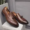 Mężczyźni Sukienka Buty Wiosna Moda Biznes Obuwie Ślubne Człowiek Comfy Skórzany Design Formalne Buty Mężczyźni Europa Styl Men Shoes99