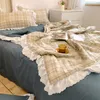 Комфорты устанавливают простой стиль летние стеганые одеяла для студентов взрослых к постели.