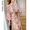 Vintage bedrucktes Kleid Frau Langarm Turn-Down-Kragen Elegante Party Damen Rote Blumen Maxi Vestidos Herbst SP 210603