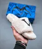2022 FWOMEN冬秋の豪華なスリッパレジャーデザイナーサンダルLndoor holeの靴のための暖かいスリッパスライドフリップフロップトップ品質