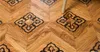 Nodo cinese Design Colore naturale Parquet in rovere bianco Pavimento in legno massello Piastrella medaglione Rivestimento parete in ceramica Fondo in palissandro