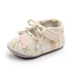 Chaussures pour nouveau-nés filles de 0 à 18 mois, chaussures de berceau brodées avec nœud papillon, semelle souple à fleurs, premiers pas pour nourrissons de 0 à 18 mois