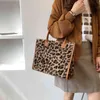 NXY Handtasche Top Griff Taschen Retro Kuh Leopard Print PU Leder Plüsch Design Herbst Winter Mode Kleine Frauen Handtaschen 0209
