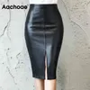 Aachoee Black Pu Couro Saia Mulheres Midi Sexy Cintura Alta Bodycon Split Escritório Lápis Lápis Comprimento Plus Tamanho 210621