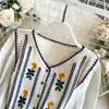 Koreanische Frauen Ins bestickte Strick kurze Tops Dame Mode Langarm Urlaub Bluse V-Ausschnitt elegante Shirts Q069 210527