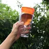 10オンスの透明なプラスチックワインカップ二重層絶縁タンブラージュースの蓋付きワインカップ