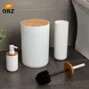 ORZ Set scopino da bagno Detergente per WC Porta scopino per pulizia Cestino per rifiuti Bidone per doccia Gel doccia Bottiglia ricaricabile Accessori per bagno SH190919