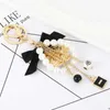 XDPQQ Novo Europeu e Americano Creative Camellia Liga Keychain Bowknot Pearl Moda Chain Bag Ornamento Presente G1019