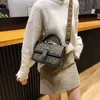 2022 Usine en gros sens avancé mode féminine étrangère une épaule petit carré polyvalent sac de messager de dame sac à main