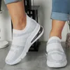 Women's Lightweight Sneakers 2021 Summer New Mesh Breathable Ladies Slip on Casual Running Walking Jump Sport Shoes Female Flats Y0907
