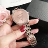 Relojes de marca Mujer Chica Diamante Cristal Triángulo Estilo Metal Banda de acero Reloj de pulsera de cuarzo GS47