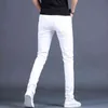 Homens de emagrecimento calças de algodão denim branco de baixo estiramento imprime decorações moda jeans casuais para homens 211108