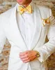 2021 Mode Hommes Blanc Tuxedos De Mariage Dentelle Deux Pièces Costume Un Bouton Châle Revers Mâle Marié Porter Costumes Pour Hommes Blazers (Veste + Pantalon)