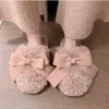 かわいい弓ファジィスリッパ冬のフェイクの毛皮のスライドの柔らかい屋内の女性のスリッパのための家のふわふわのスリッパピンクの豪華な家の靴女性H0914