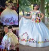 Белые платья Quinceanera с плеча сатила