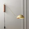 Włochy Modern Design Metal Wall Lampa z obrotową długą ramieniem do salonu Sofa Drewniana baza
