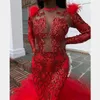Czerwony Wspaniały 2022 Pióra Cekinowa Czarna Dziewczyna Mermaid Prom Dresses Długim Rękawem Jewel Neck Illusion Illusion formalne arabskie suknie wieczorowe