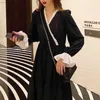 フレンチレースフルスリーブロングフェアリードレス黒のVネック女性スリムミディ秋の結婚式のパーティー韓国の服210604