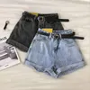 Fitaylor Nieuwe Summer Women Vintage Wide Leg Hole Denim shorts met riem Casual vrouwelijke losse vaste kleur blauw jeans shorts 210306
