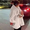 Nerazzurri Giacca da donna oversize in pelliccia sintetica bianca invernale con cappuccio manica raglan cerniera abbigliamento moda coreana per donna 210925