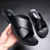 Nieuwe mode slippers zomer mannen schoenen vintage Italiaanse flats casual niet-slip strand sandalen lederen flip flop sandalen 210306