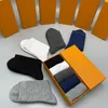 Mektuplar Nakış Erkek Çorap Moda Tasarımcısı Erkekler Kadın Çorap 5 Pairs Kutusu Yüksek Kalite Rahat Spor Çorap 2 Stilleri İsteğe Bağlı
