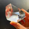 Cristal clair naturel irrégulier Pierre taillée Pépite Artisanat Sculpté à la main Poli Facette Quartz Prisme Ornement Guérison Pierre précieuse Spécimen minéral 500g Vente en gros