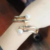 Braccialetti di lusso con perle d'imitazione aperte con polsini per donna Dichiarazione rivettata in lega con bracciale geometrico gioielli di moda Melv22