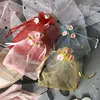 أكياس شبكة الحلوى الملونة مع الزهور mulit حجم الحقائب الأورجانزا أكياس تخزين للمجوهرات حلق التعبئة والتغليف عرض
