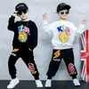 Conjunto de roupas de moda para crianças grandes mola crianças soltas esporte letra coreana cópia branca camisolas e calças pretas 12y 210622