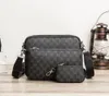 Designers Mens Crossbody Bags Luxury Men Portcases Nylon Messenger Envelope Bag Fashion Pures Single Shoulder School With Leathe299g