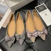 Pantofole ad arco appuntiti da uomo scarpe da fagioli soft shoused scarpe nuove bocca superficiale versatile casual casual scarpe singola coreana donne 35-40