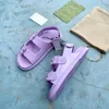 Designer kvinnors sandal med mini dubbel g gummi gelé tofflor plattform sandaler justerbara spänneteckningar glider sommarstrand flip flops med ruta 299