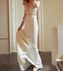 2021 Gorgeous V Neck sjöjungfru Bröllopsklänningar Lace Appliques Sweep Train Chruch Style Bröllop Klänning Anpassad