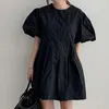 Korjpaa Kvinnor Klänning Sommar Koreanska Chic Girls Åldersreducerande Fast Färg Rund Neck Pläterad Design Lös Puff Sleeve Vestidos 210526