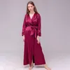 Kvinnors Sleepwear Long Kimono Bröllopsmorgon Robe Gown Sexig med Bälte Sommarintim Underkläder Lös Nightwear Satin Badrock